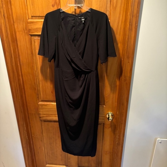 Maggy London V-neck Flutter Sleeve Faux Wrap Dress in Black Size 8 - Picture 2 of 5
